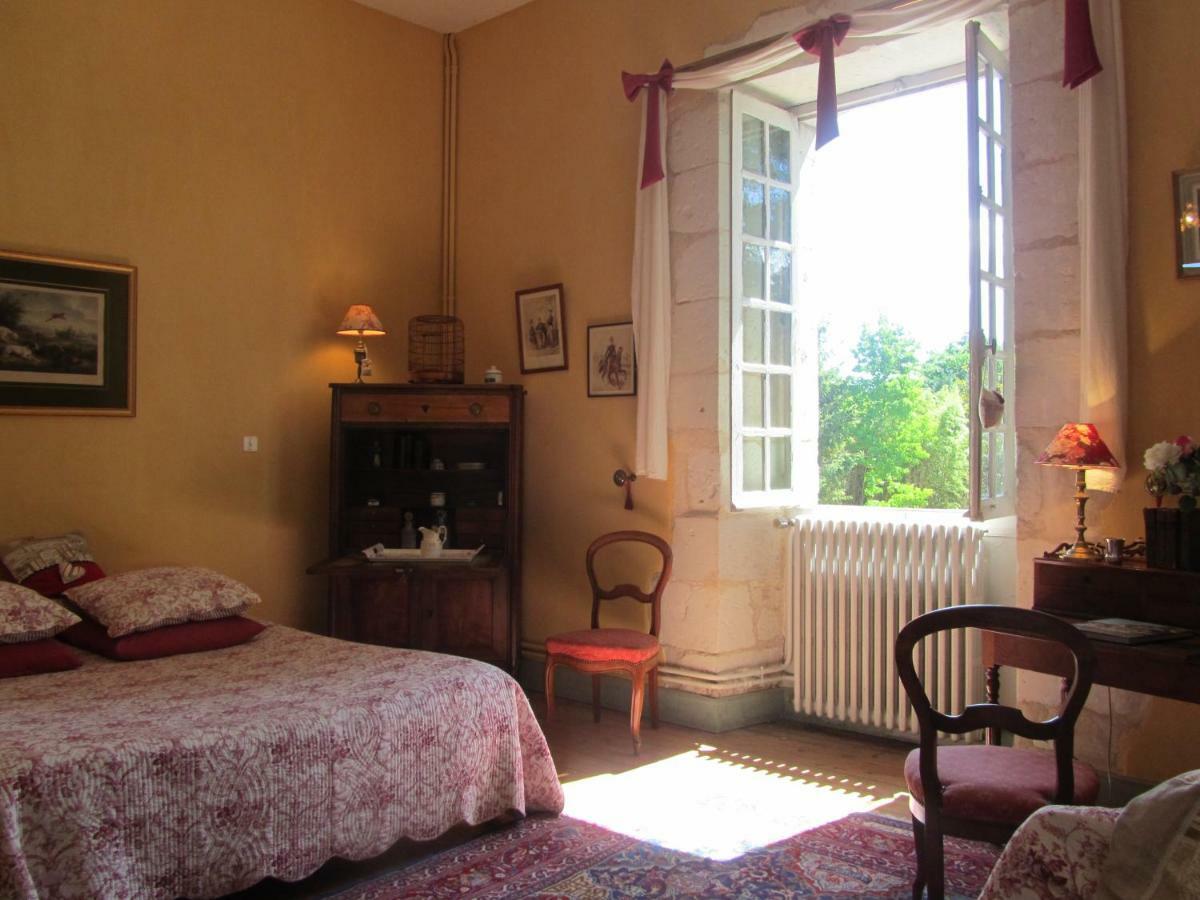 Chateau La Gentilhommiere Du Puits Notre-Dame 30 Rue De L'Eglise 24110 Saint Leon Sur L'Isle Экстерьер фото